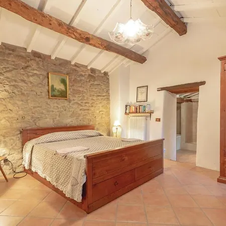 Three-bedroom Holiday In -pg- Morra